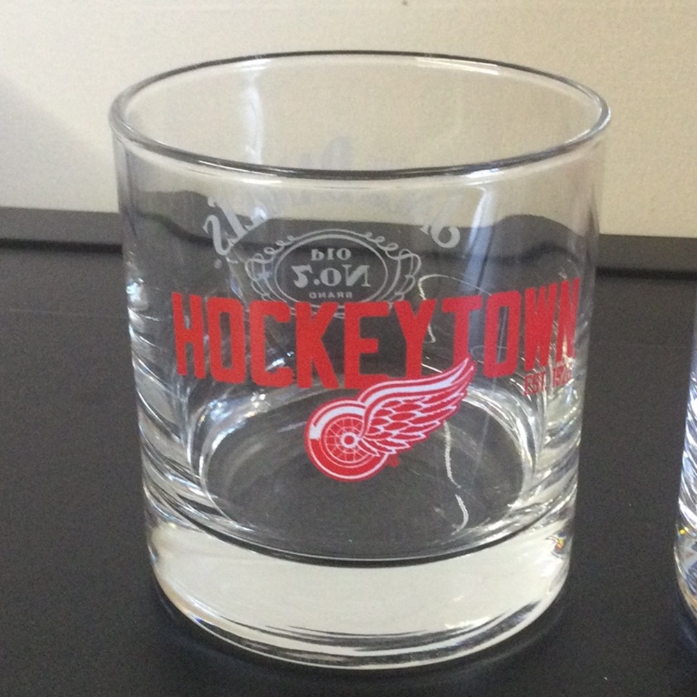 2 Jack Daniels Red Wings Glasses - Picture 2 of 5